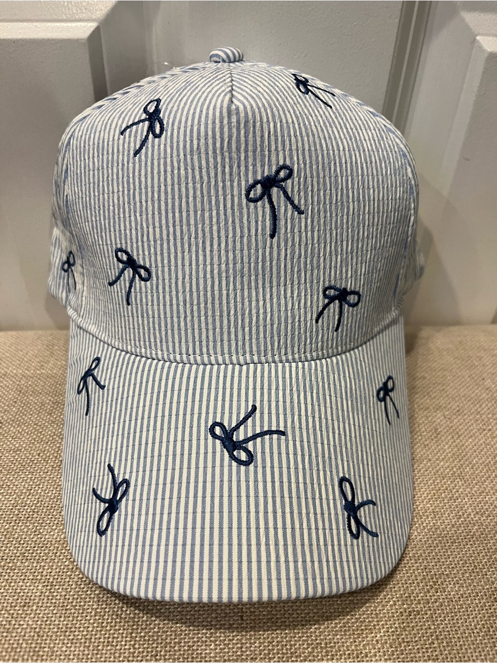 NWT JUICY COUTURE WOMEN'S SEERSUCKER HAT WITH EMBROIDERED BOWS